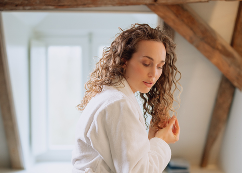 Waarom schuimt mijn cleanser niet in mijn krullen?